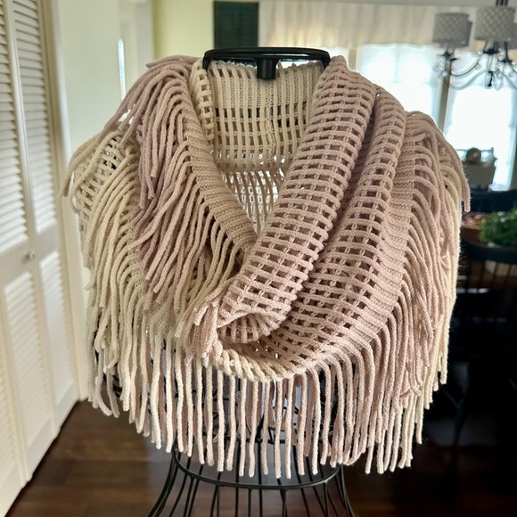 2 NWOT, INFINITY SCARVES. MASSINI, CREAM & SOFT LAVENDER SCARF WITH FRINGE. - Picture 4 of 10